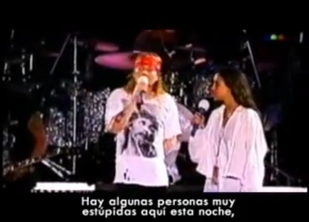 tomateconoliva's tweet image. the virgin julian casablancas: ayñ me tiraron un mantecol me dió ansiedad 😭😭

the chad axl rose en river: