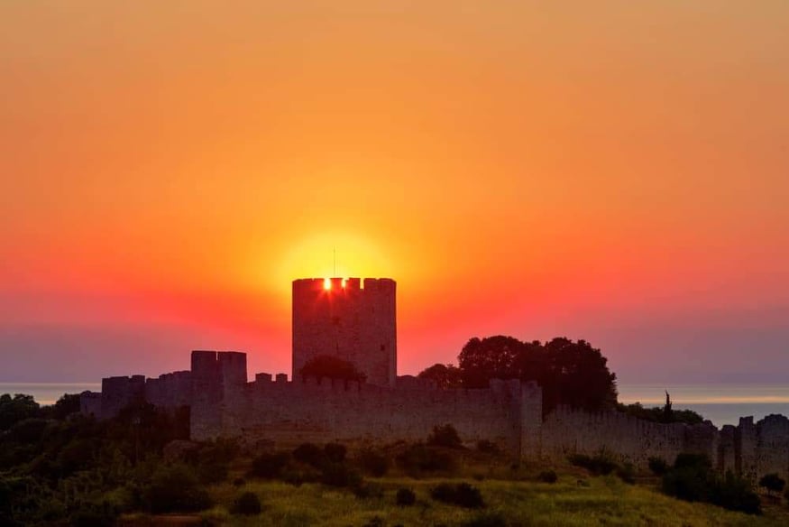 VisitCMacedonia's tweet photo. The castle of Platamonas. A picture that reminds us of summer!🌞

#DosomethingGreat #VisitCentralMacedonia #visitgreece #Greece #RegionofCentralMacedonia #experience #experiencePieria #Pieria #Olympus #platamonascastle #uniqueexperience #weekendescape https://t.co/Zi6nQZNGkk