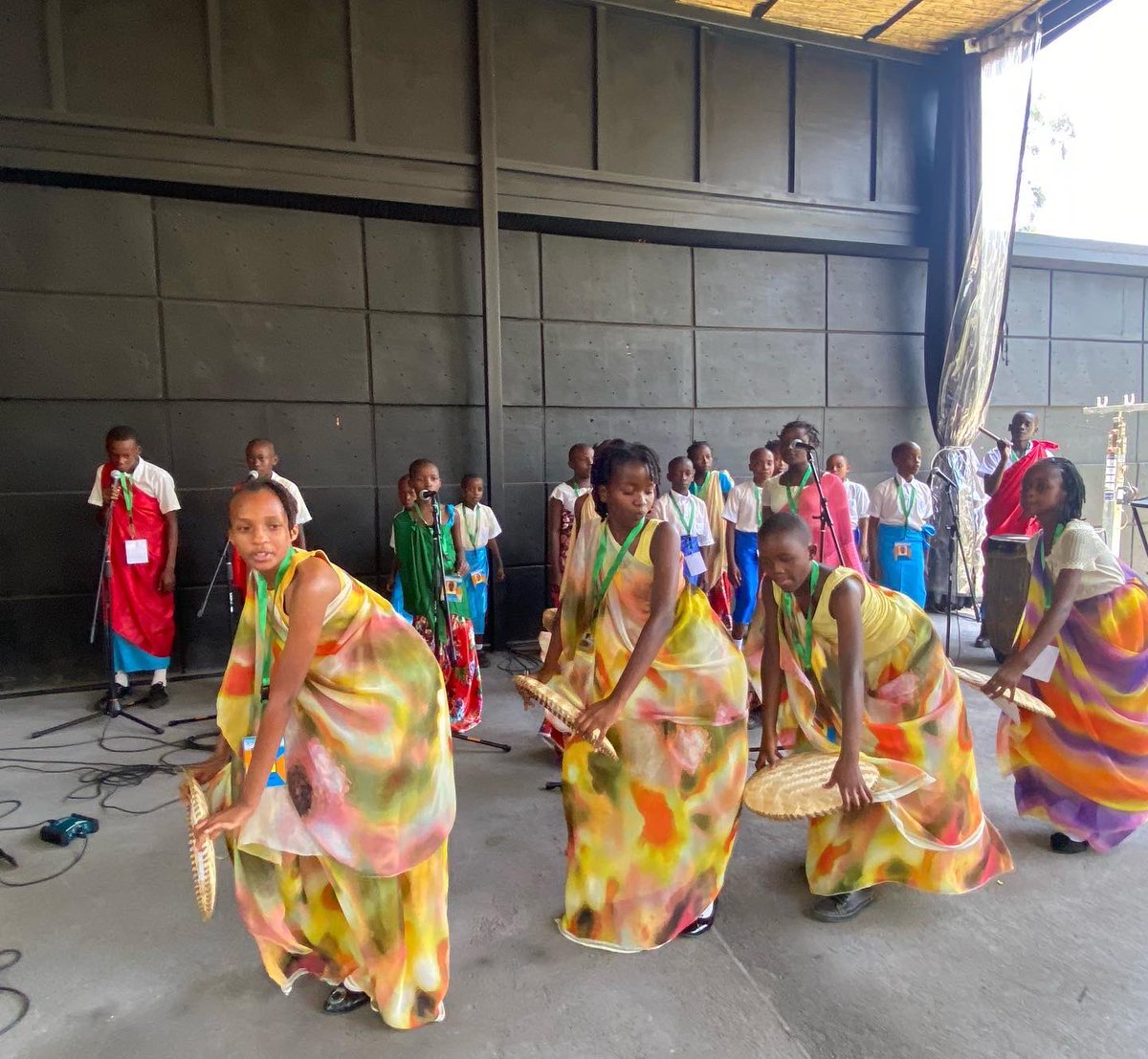 ngomaty's tweet photo. 20 mars : journée internationale de la francophonie 🌎

Félicitations aux élèves et enseignants lauréats des concours de la Francophonie 2022. 

Merci d’avoir contribué au rayonnement des cultures francophones au Rwanda.

#Francophonie2022 #francophonierwanda https://t.co/s7D5GLUl1z