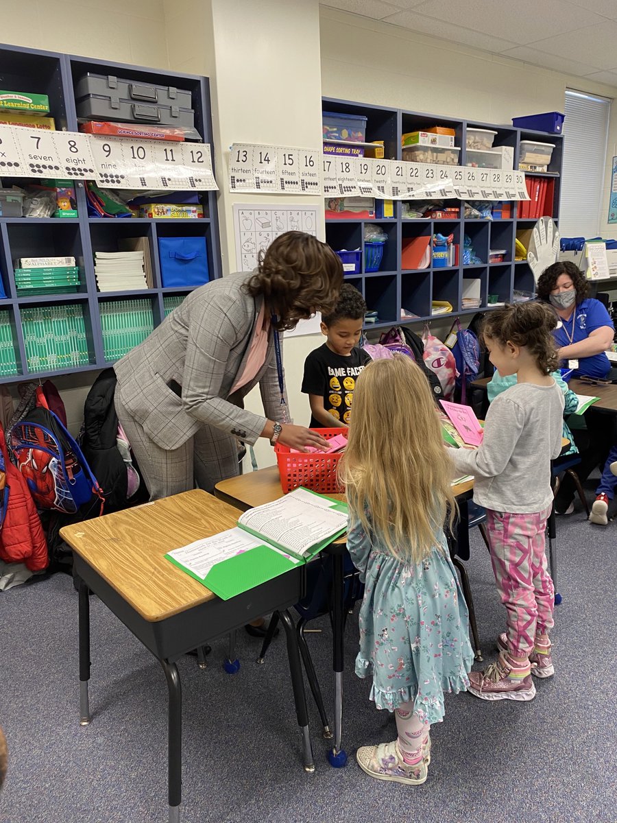 River Oaks ES PWCS tweet media