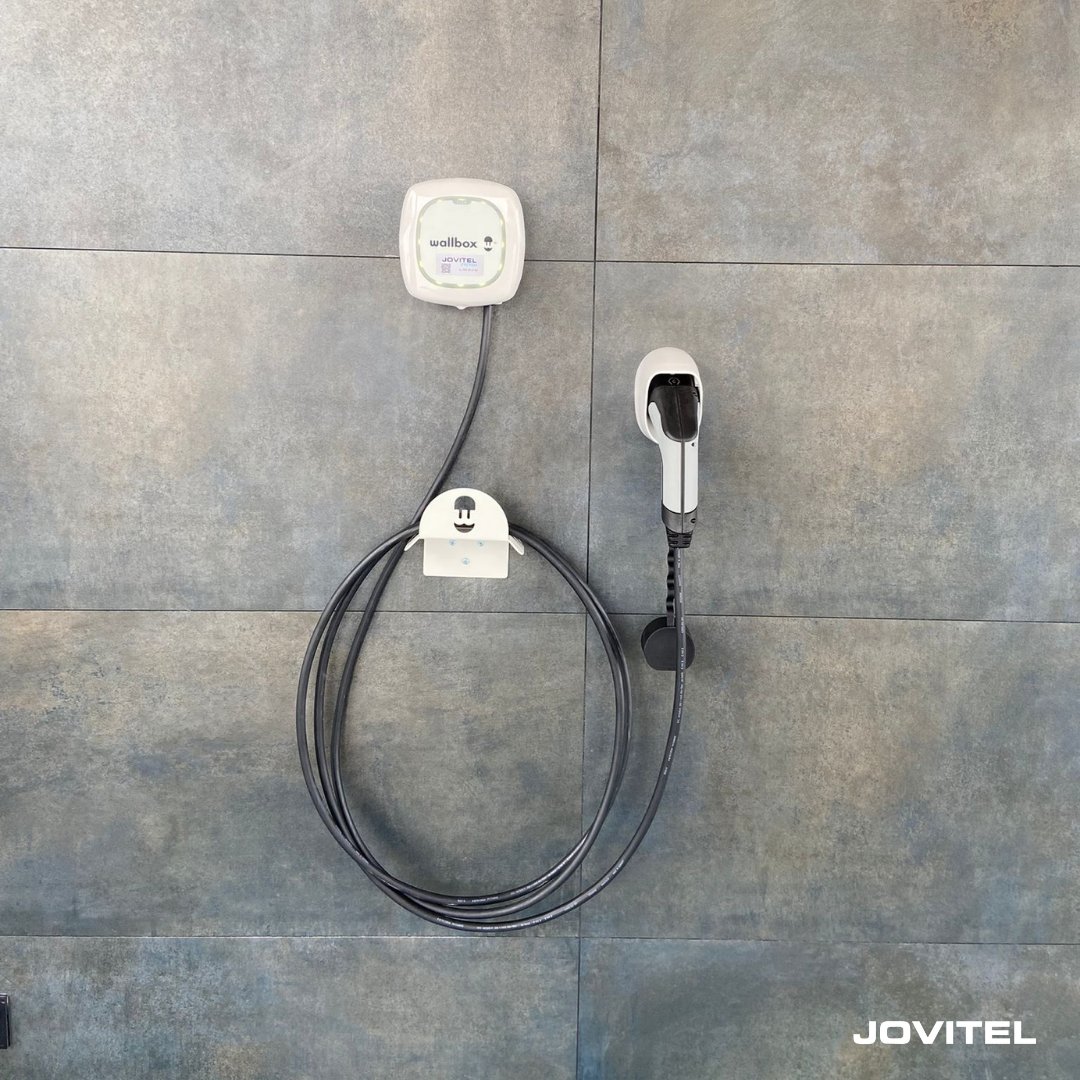 jovitel_'s tweet photo. Cuando la estética y funcionalidad van unida. Os mostramos una de las instalaciones que hemos realizado que no pudimos evitar hacerle una foto y compartirla con vosotros.
.
.
#CargadorInteligente #WallboxChargers #CochesEléctricos #Jovitel #transformacióndigital https://t.co/LqfyngvApA