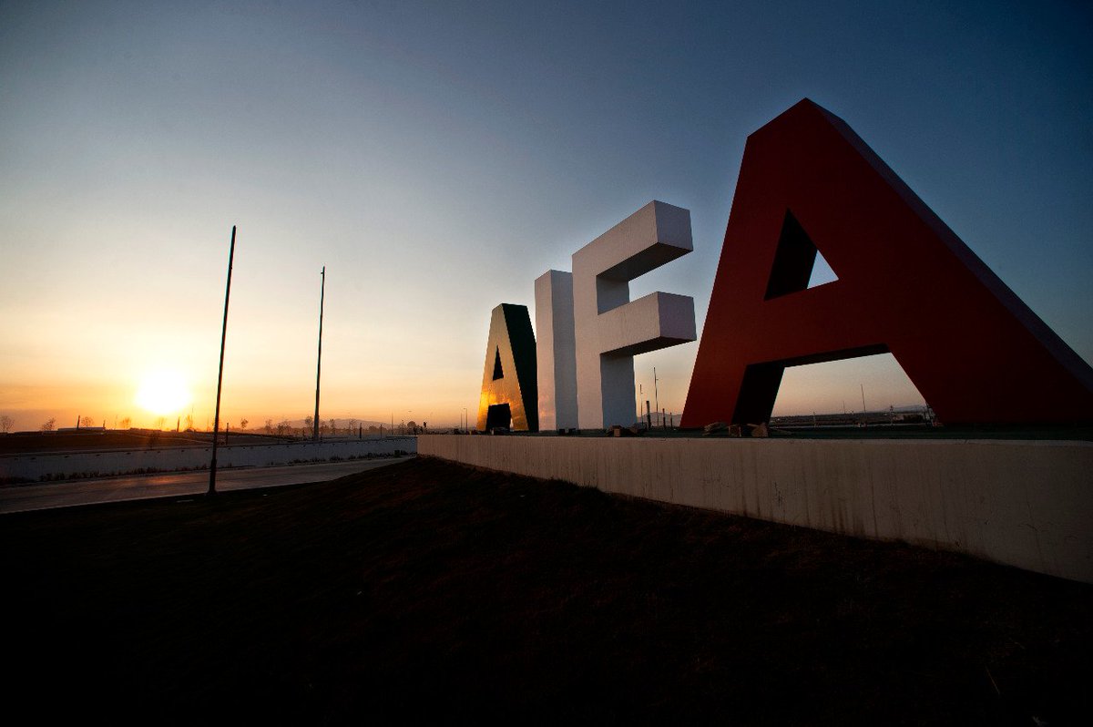 JesusRCuevas's tweet photo. El #AIFA es la obra de infraestructura más importante de este siglo; ejemplo de la capacidad de los mexicanos para hacer uno de los aeropuertos más modernos del mundo, hecho en tiempo récord, sin corrupción, con la más alta tecnología y de calidad. #AIFAorgulloMexicano https://t.co/Ski1bsBZBP