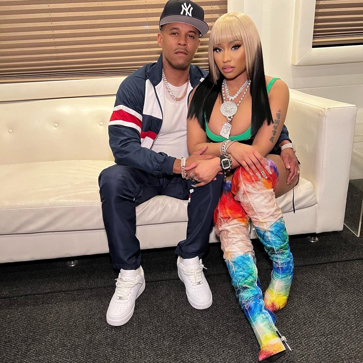 NICKIMINAJ's tweet photo. 🎀 Ken &amp; Barbie 🎀 https://t.co/Q92IqqeUlH