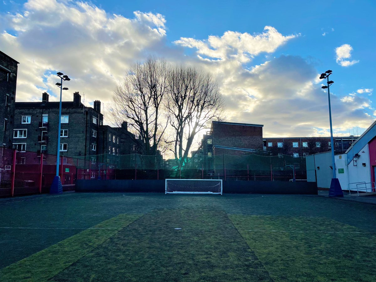 BatterseaSC's tweet photo. Happy Monday everyone! We can’t wait to get outside in the sun this week! ☀️ If you fancy booking our #footballpitch to soak up the sunshine whilst having a kick about with your mates, give our team a call on 020 3959 0053 to check availability! ⚽️
#batterseasc
#battersea https://t.co/WT3m3KPyCb