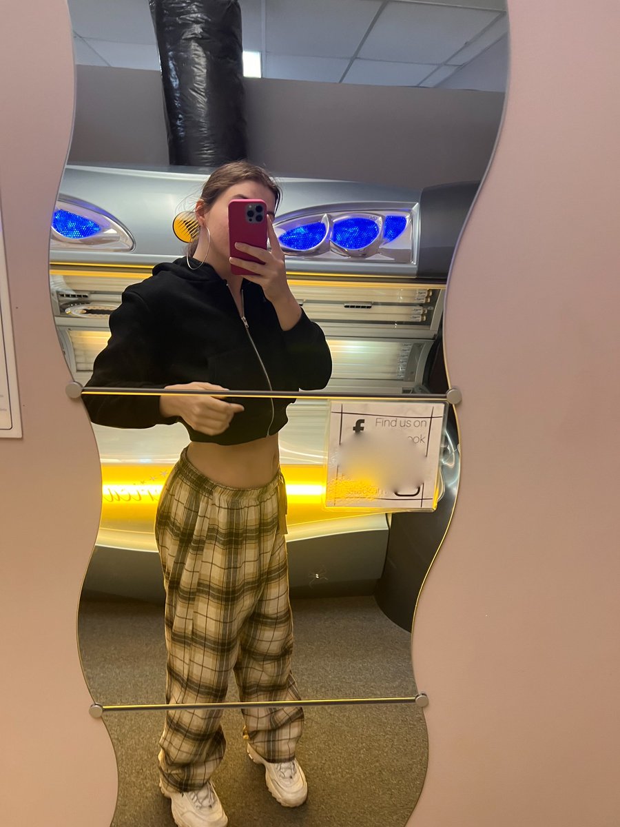 keepingupwkitty's tweet photo. Went to the tanner! I took some naked pics too and posted them on my onlyfans 😈 link in bio ❤️ 

 #onlyfans #sellingcontent #nsfwtwt #horny #cute https://t.co/dCOcp2mxXr