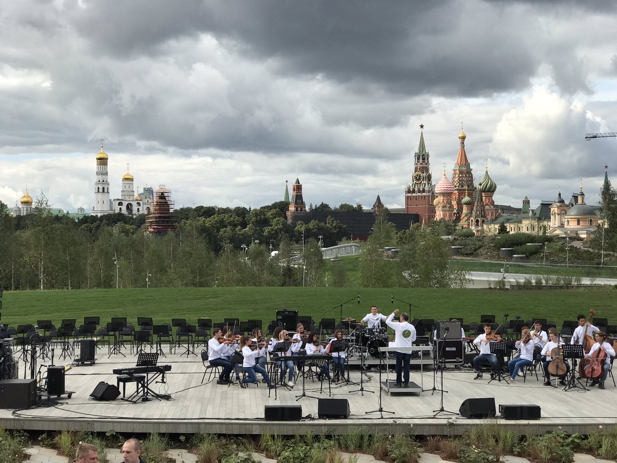 посещение москвы сейчас. никольская улица гум. москва красная площадь 2030. первый мак в москве сейчас. красная площадь москва сегодня.