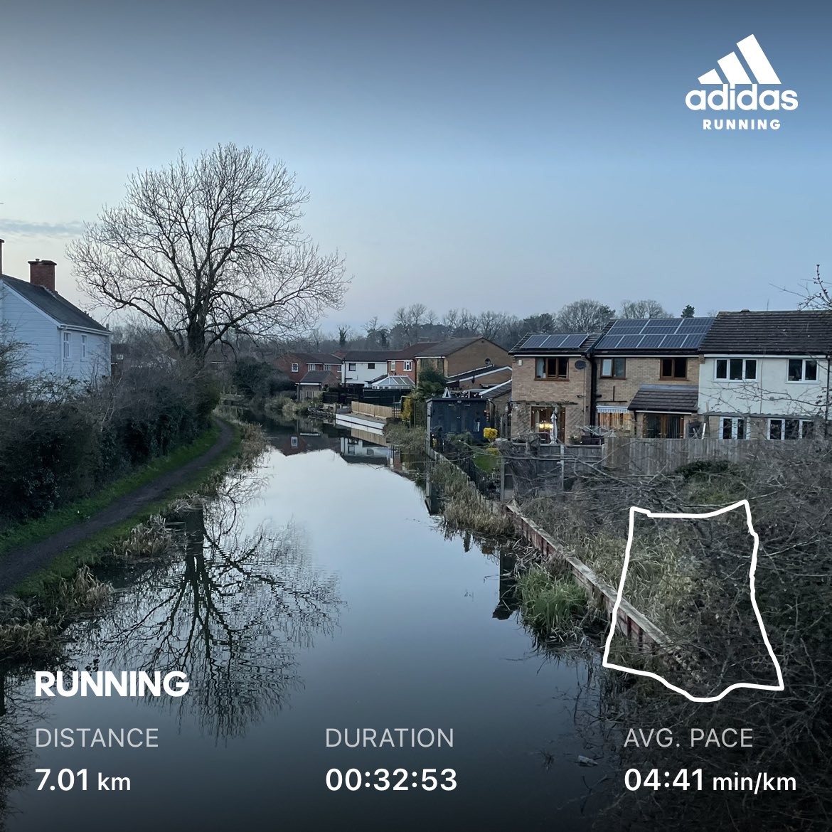 DenhamKite's tweet photo. Running 7km feels good and even better to still have light in the evening. Appreciate what we have. Don’t forget about #Ukraine . @DavidLloydUK #DLRunClub 🇺🇦 https://t.co/CNjEg09Yeu