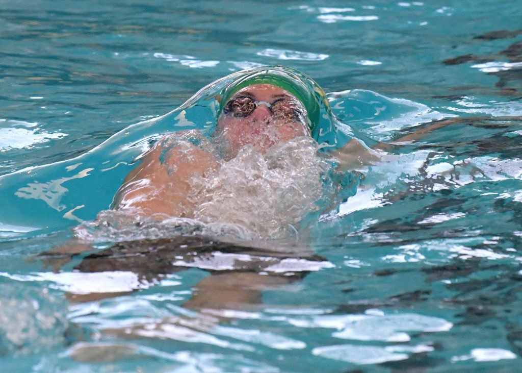 #JR <a href="/colin_geer/">Colin Geer</a> broke his own 50 yard free school record leading off the 200 Fr-R (unshaved &amp; untapered) 20.87. • 📸 : <a href="/562sports/">The562.org</a> | <a href="/swimswamnews/">SwimSwam</a>