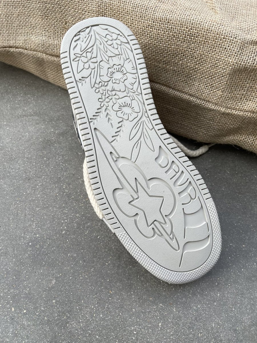 davrilsupply's tweet photo. New f*ckg drop !
Jeudi 31 Mars 19h00 https://t.co/2815KnjS3d