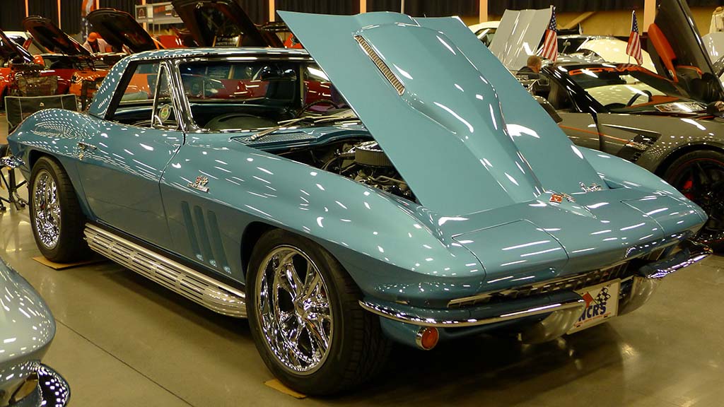 CorvetteBlogger's tweet photo. [GALLERY] Midyear Monday – Corvette Expo Edition https://t.co/kTvqHEGzro #Corvette #MidyearMonday https://t.co/Z81q75mZ23