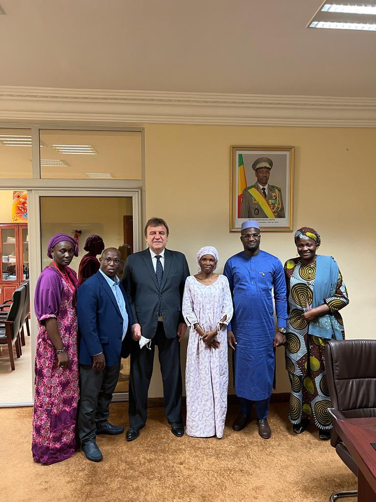 Je me réjouis de l’entretien que j’ai accordé ce jour à l’ambassadeur de la Russie au Mali pour faire le point sur la coopération économique en matière d’énergie et du pétrole.