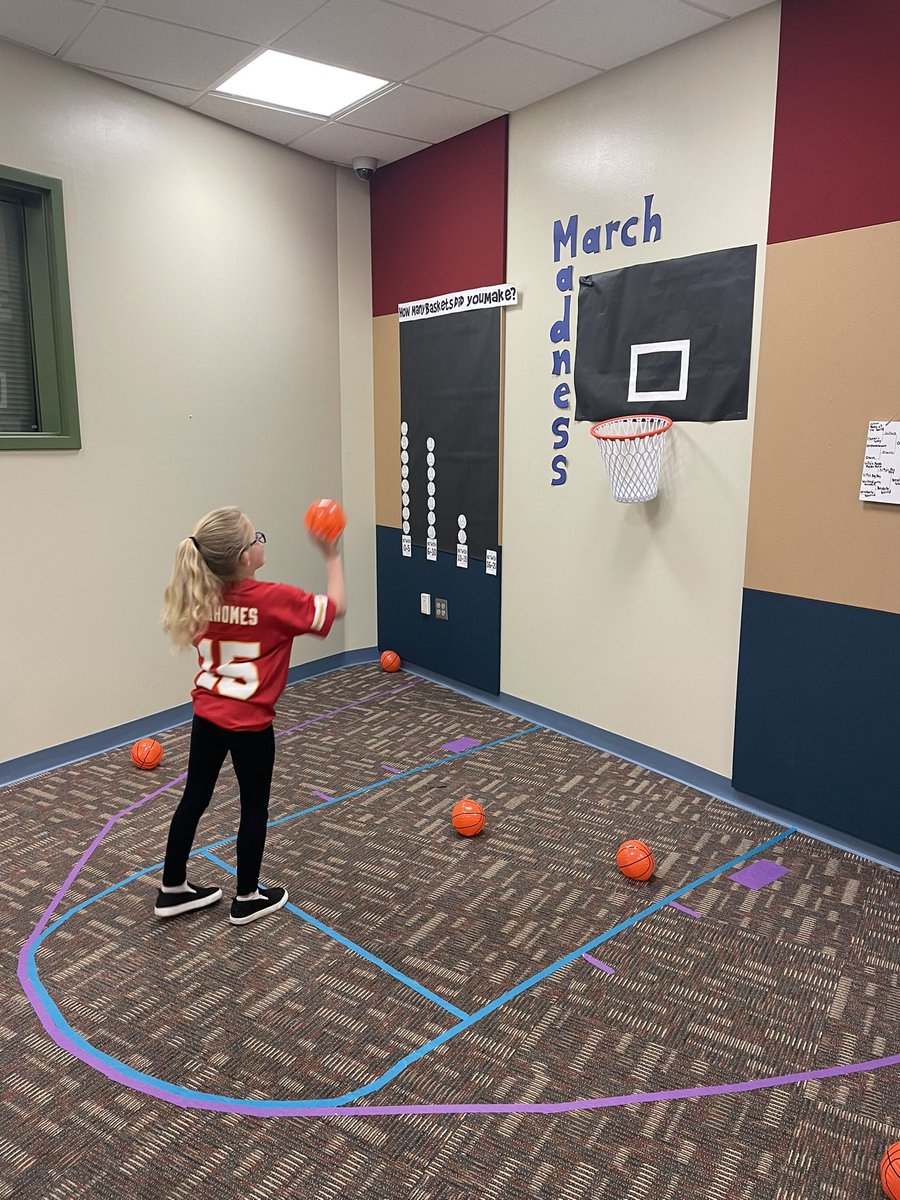 Staerkel1st's tweet photo. March madness in first grade! https://t.co/qyvFbi4KkK