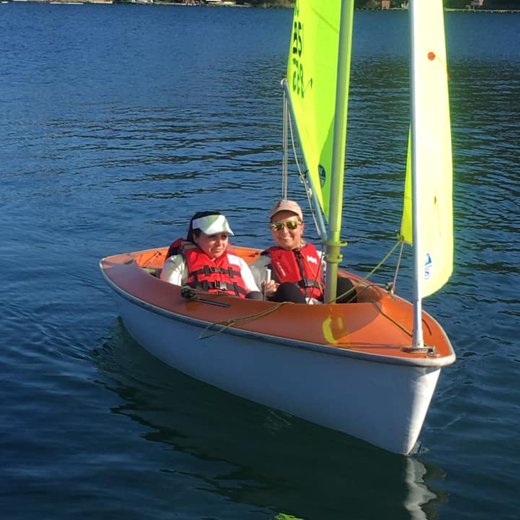 Un puerto deportivo para que las personas puedan volver al mar en Valparaíso fue lo que motivó a Aldo Ilardi a fundar Náutica para todos.⛵️

Un puerto inclusivo en donde todos pueden aprender a navegar.🙌🤜⚡️🤛

Conoce la historia de estos Camiseteados
🎥youtube.com/watch?v=flRbY3…