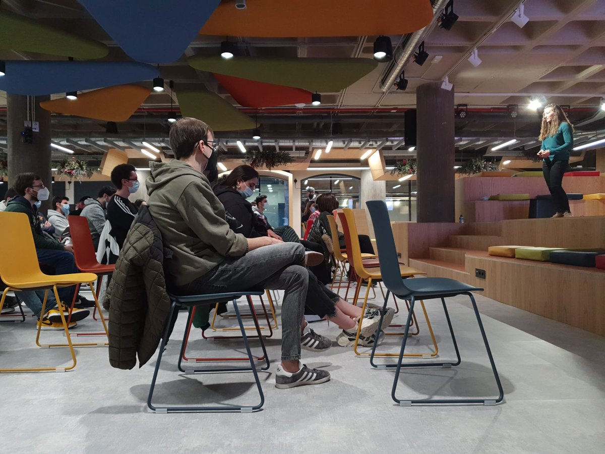 Laura Maestro [#RevolucionaTuPyme] 🚀
"Dentro del #EmprendimientoDigital, si eres capaz de detectar una oportunidad, puedes seguir formándote en segmentos específicos y trabajar en tu idea con muy poca inversión. Se trata en ir focalizando y definiendo tu modelo de negocio"