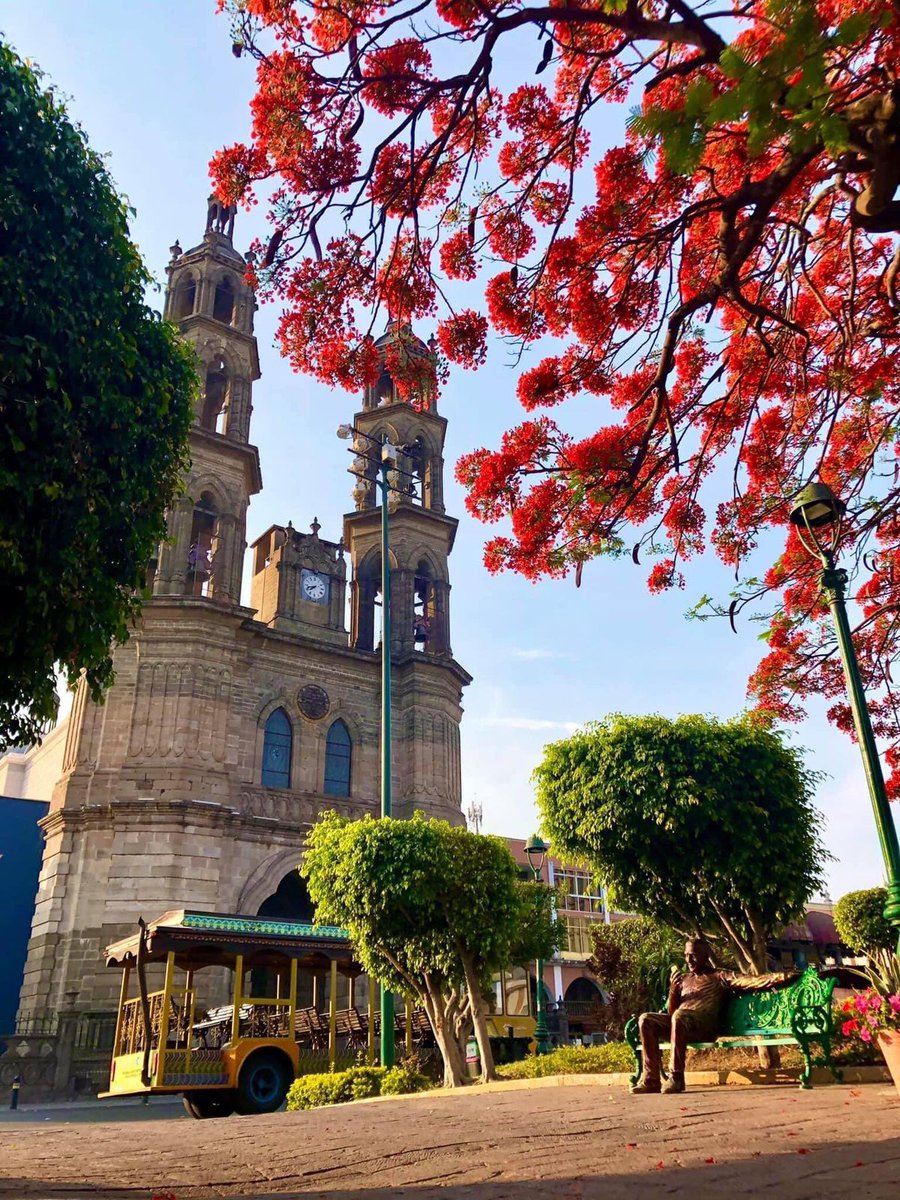 ¡Feliz día de la primavera! La energía está a tope para realizar actividades al aire libre.🔆✨🌻

#LaPuertaALaMagia #Primavera