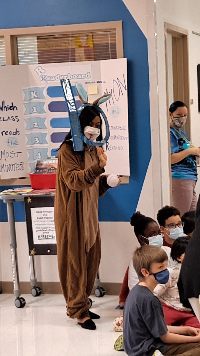 Our Principal is all in. Look at her rocking it during read across America week. #wilburnproud <a href="/DomTeasley/">Dominique Teasley 📌</a> <a href="/WilburnElem/">Wilburn Elementary</a> <a href="/WCPSSNortheast/">Northeastern Area</a> <a href="/vscouncil/">Dr. Ve-Lecia Council</a>