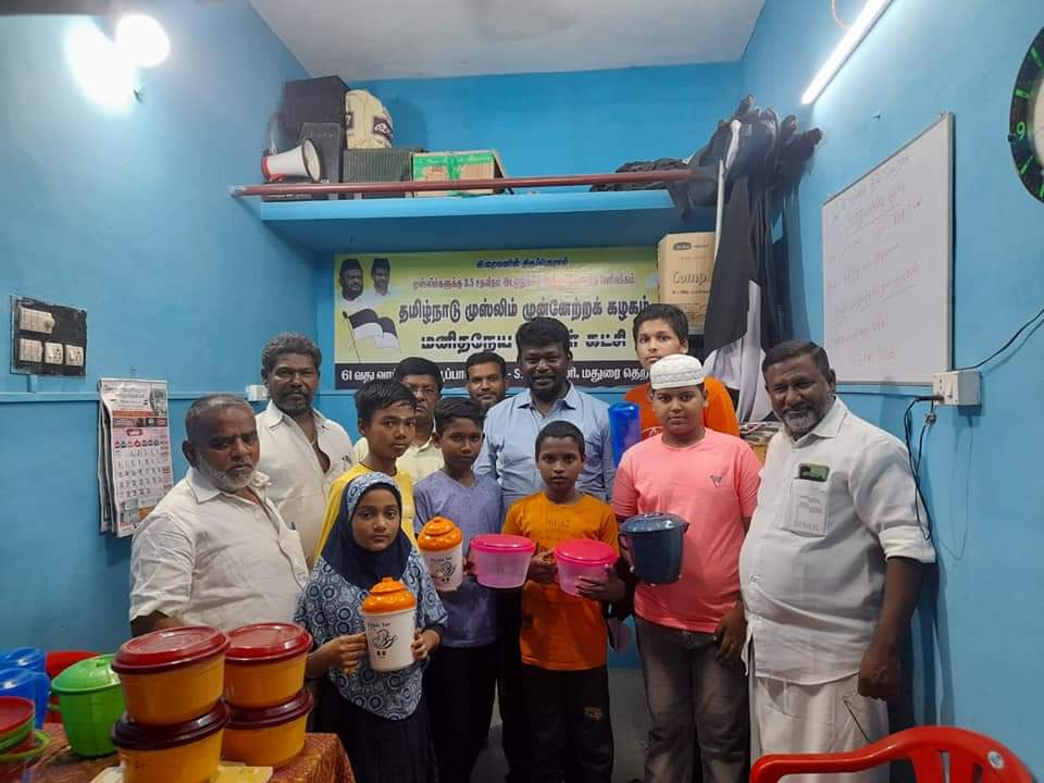 tmmkhqofficial's tweet photo. மதுரையில் மனிதநேய மக்கள் கட்சியின் 14 ம் ஆண்டு துவக்கத்தை முன்னிட்டு
 61வது வார்டு மஹபூப்பாளையம் கிளையின் மமக சார்பில் பொது அறிவு கேள்வி பதில் தேர்வு நடைபெற்றது.https://t.co/iw7X330hAt

#mmk14 #மமக https://t.co/kVrfgRjF7e