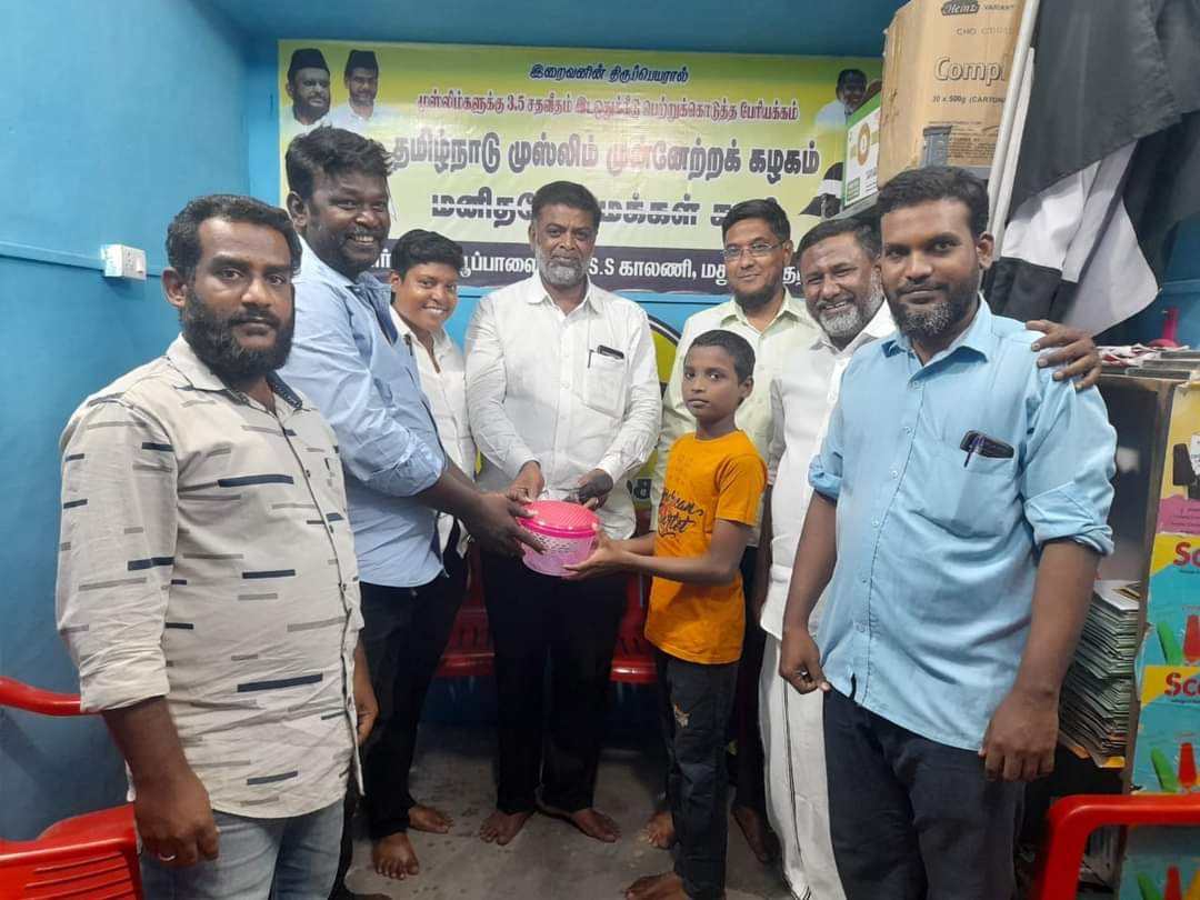 tmmkhqofficial's tweet photo. மதுரையில் மனிதநேய மக்கள் கட்சியின் 14 ம் ஆண்டு துவக்கத்தை முன்னிட்டு
 61வது வார்டு மஹபூப்பாளையம் கிளையின் மமக சார்பில் பொது அறிவு கேள்வி பதில் தேர்வு நடைபெற்றது.https://t.co/iw7X330hAt

#mmk14 #மமக https://t.co/kVrfgRjF7e