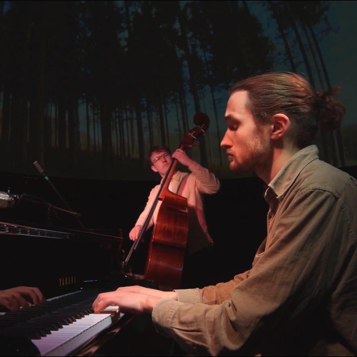 jazzedofficial's tweet image. Watch @fergusmccreadie and his trio perform ‘Law Hill’ a piece from his upcoming album ‘Forest Floors’, named after a beauty spot in North Ayrshire overlooking the Firth of Clyde lnkfi.re/jazzedofficial

#fergusmccreadie #forestfloor #editionrecords #pianist #jazzed