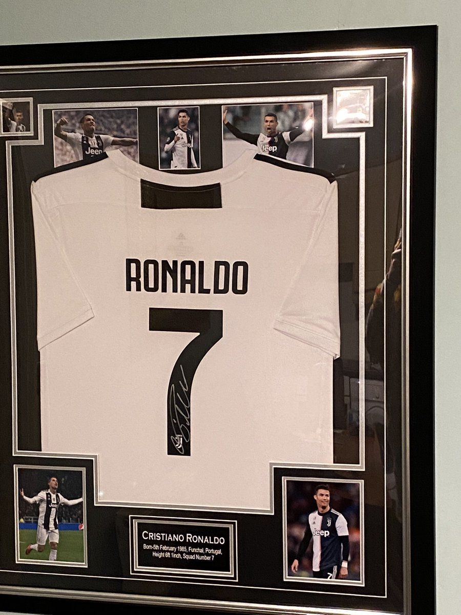 noeldwaynerock's tweet photo. @thematchday Hi Dan, the signed Ronaldo framed jersey arrived today. Thank you so much. Great service as always. 😁👍 #CristianoRonaldo #thematchday #arsenal #ronaldo #messi #arsenalinvincibles https://t.co/cVZzlVRuux