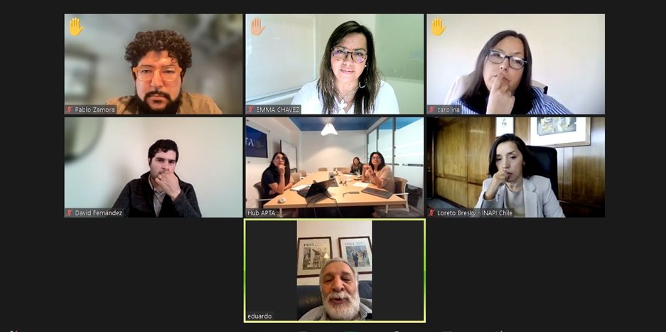 HOY tuvimos nuestro 1er Consejo Consultivo <a href="/Hub_APTA/">Hub APTA</a>, de este 2022🙌🤩. Agradecemos a quienes forman parte de esta importante instancia para nosotros <a href="/emma_chm/">Emma Chavez</a> <a href="/lbresky/">Loreto Bresky</a> <a href="/EduardoBitran/">Eduardo Bitran</a> <a href="/david_fdzt/">David Fernandez</a> <a href="/carolinasep/">carolina sepulveda</a> #PabloZamora <a href="/varinkaf/">Varinka Farren</a> 👏 ¡Vamos con todo!💪