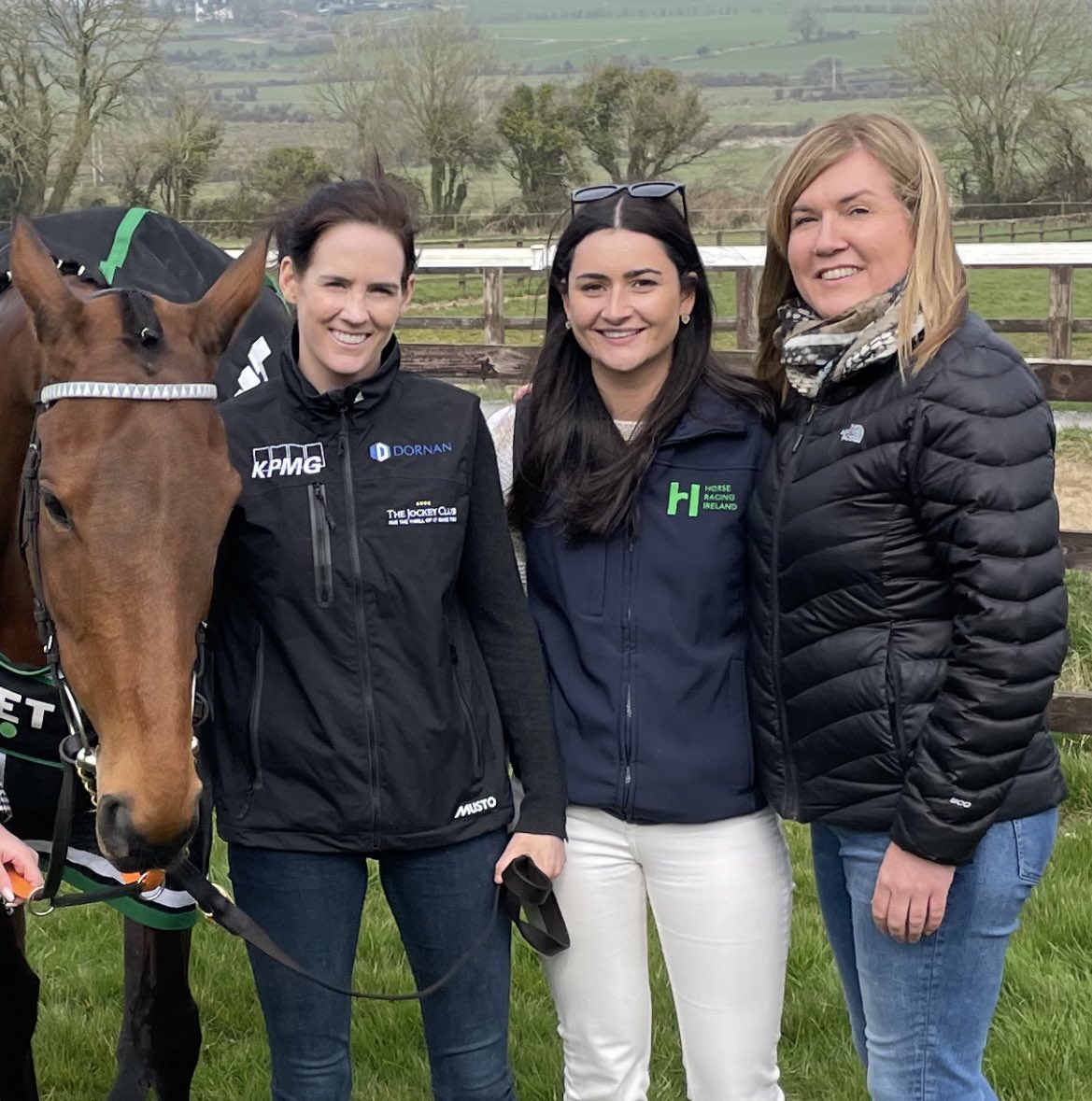 AmyDunne20's tweet photo. Meeting Ireland’s racing queens in person today 👑 🤩 #Lucky #Honeysuckle #RachaelBlackmore https://t.co/zDmgrWczSp