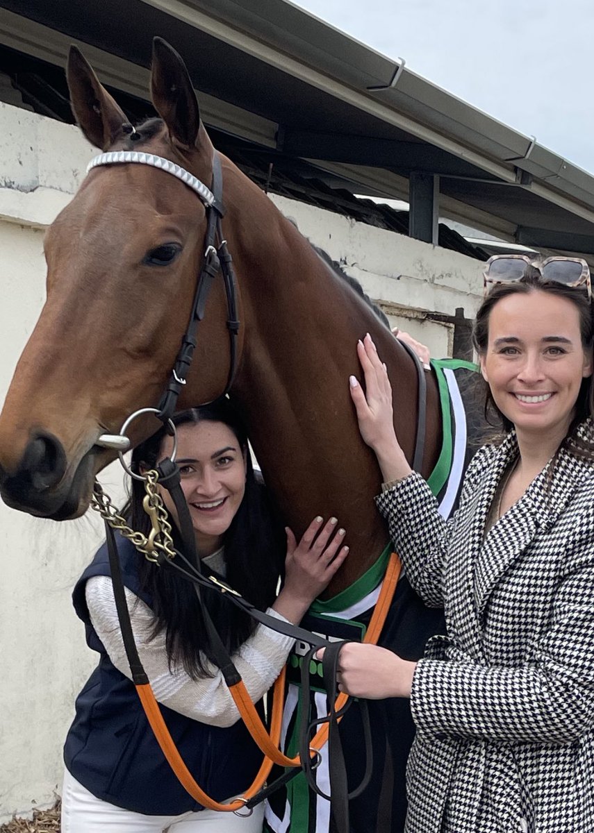 AmyDunne20's tweet photo. Meeting Ireland’s racing queens in person today 👑 🤩 #Lucky #Honeysuckle #RachaelBlackmore https://t.co/zDmgrWczSp