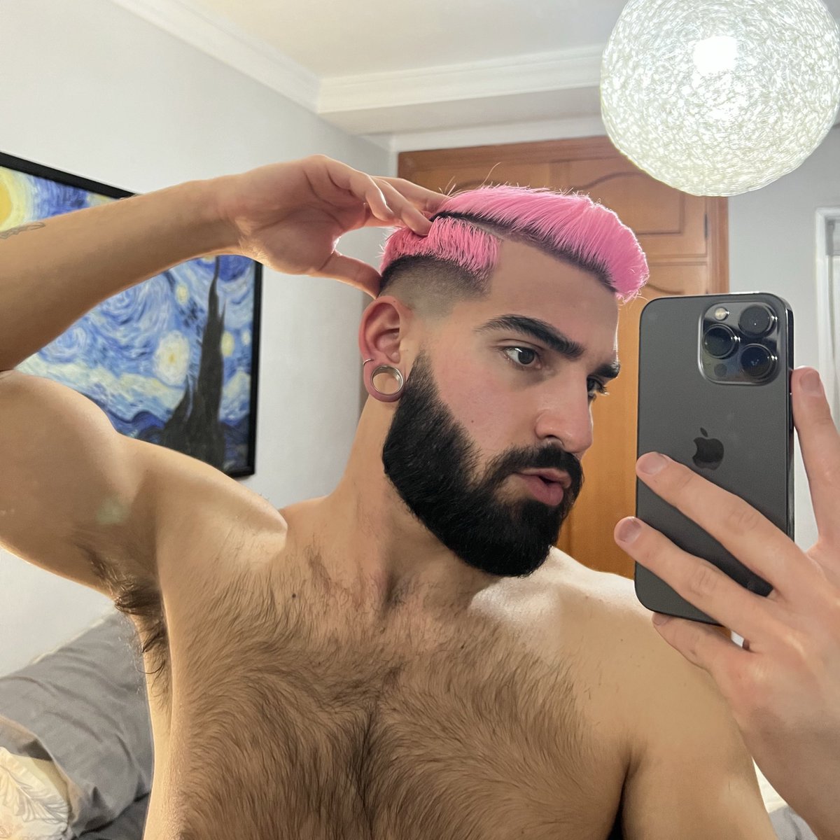 fixmegaga's tweet image. me he cortado el pelito y la barba 😳