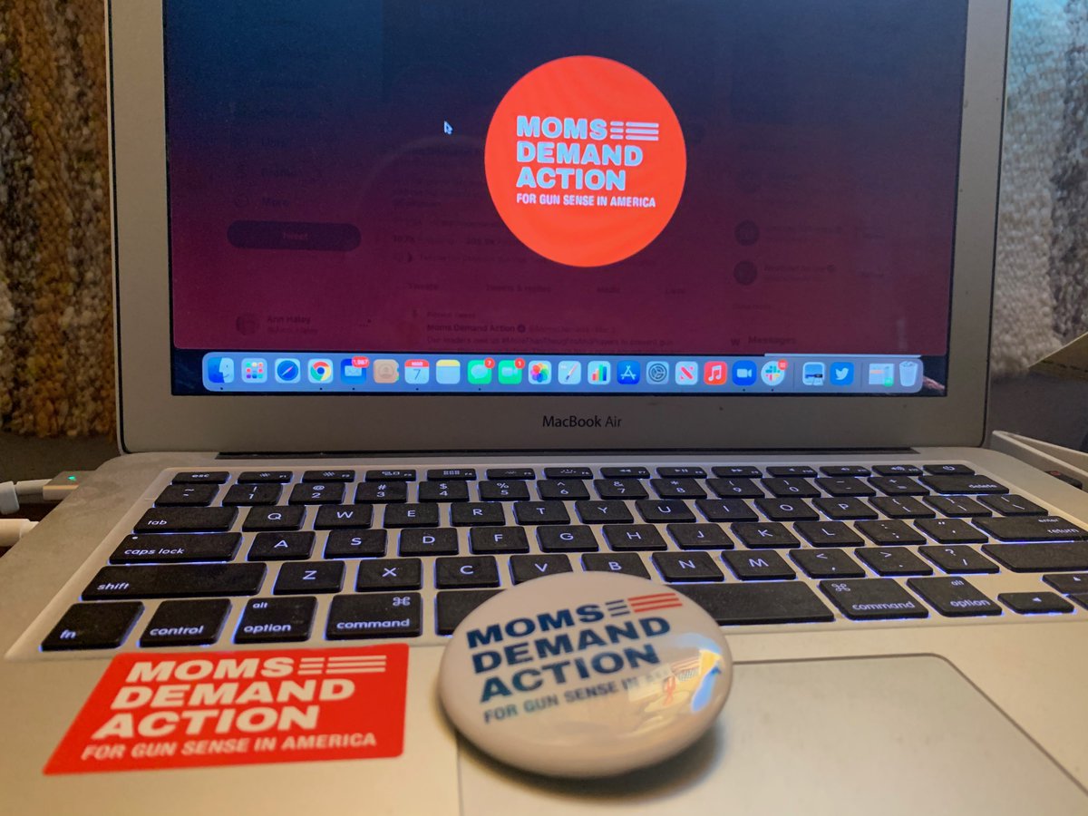 HAPPENING NOW: California @MomsDemand volunteers, survivors, and @StudentsDemand leaders are participating in Advocacy Day! #CALeg, let's pass #AB1594, #AB1621, #SB1327, #SB299, #AB452, #AB988!