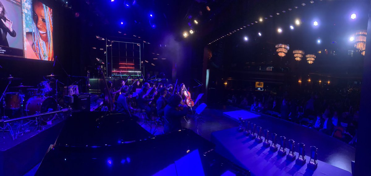 Ernestobriceno's tweet photo. Hoy un bolero ,balada y nana homenaje a los músicos inmigrantes escrito por el maestro @LuisCobos en 1992 resuena con vigencia y profunda humanidad en los premios #alegriadevivir de @lucreciamusica @cordesdelmon https://t.co/qwa4MYqYRh