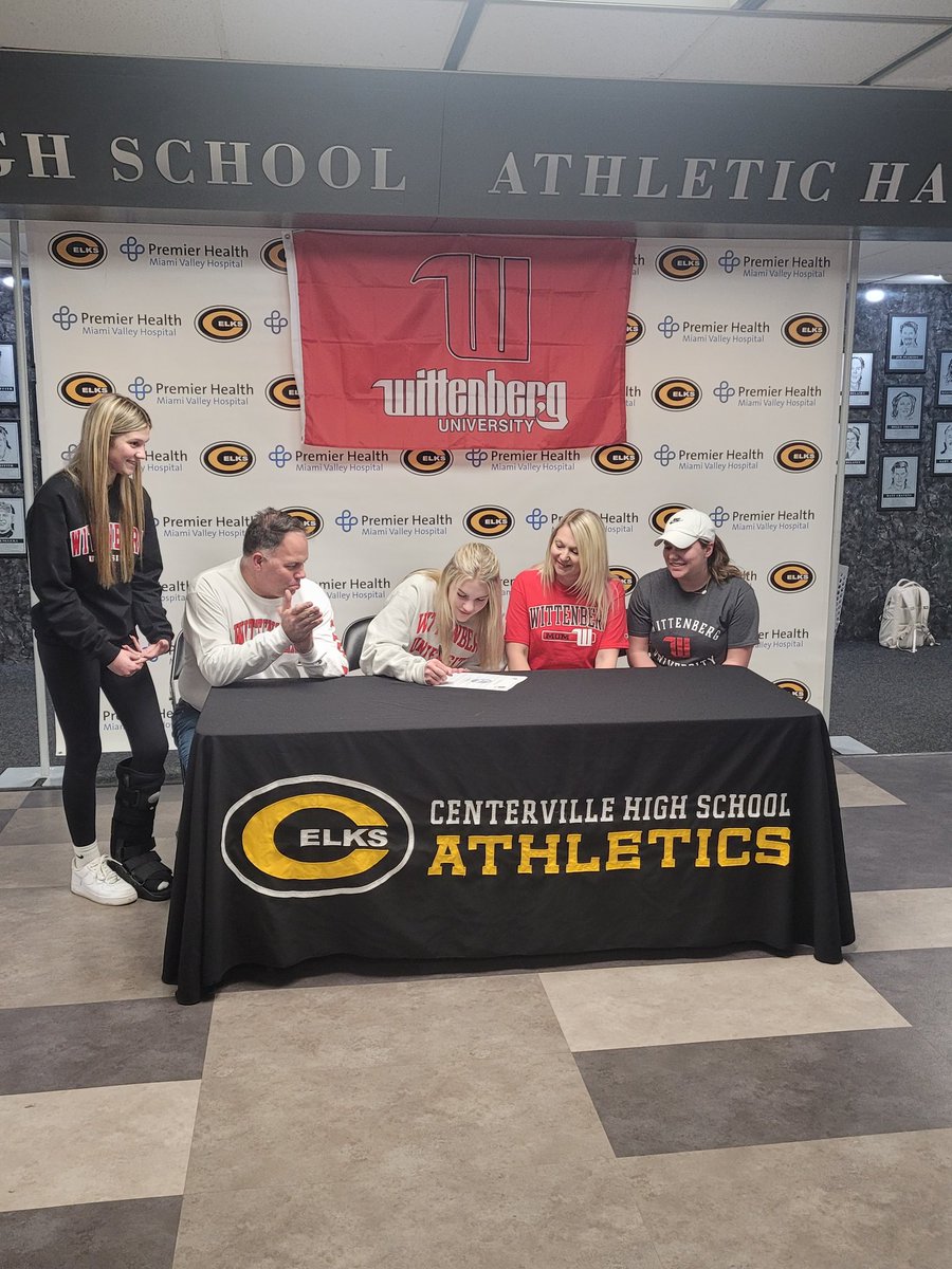 Lady Elks Basketball tweet media