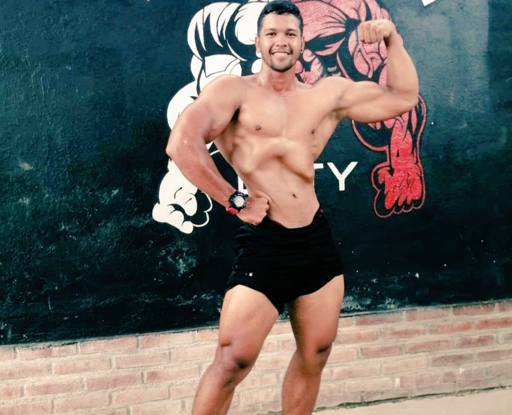 MasterYet1's tweet photo. The King 💪🏼🦁#cashslave #findom @MASTER_UPDATES @FOOTMASTERSRT @AlphaMaleWorld1 @BestFootMasters @RT4Masters @academyoffags2 @varsityjox @rt4dom @RTfootmaster @RT4Kings @findom #cashmaster https://t.co/nKQE631oMN