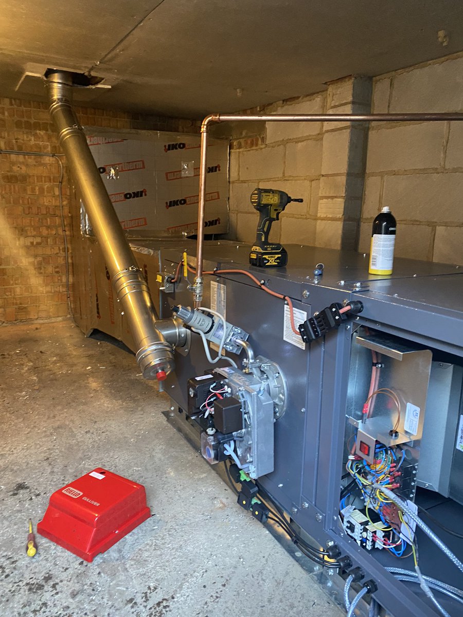 EC_Heating's tweet photo. @powrmatic new CPX heater lifted onto roof in sections and rebuilt in plant room   In Woolwich Church pt2 https://t.co/FWPZI98lGN