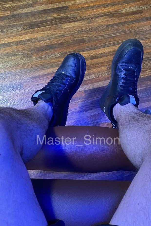 master_x_simon's tweet photo. #nikefetish #feet #sock #master https://t.co/yf9QKrIoN8