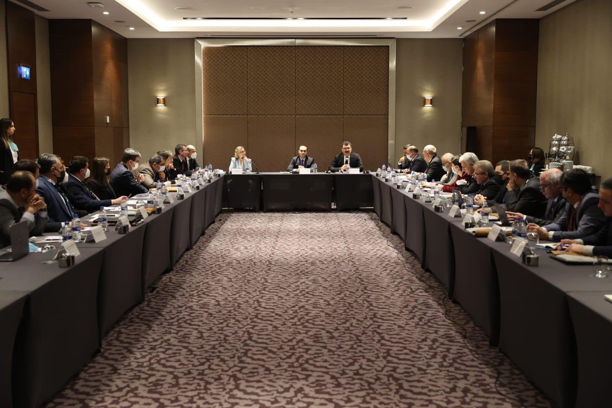 ProfHasanMandal's tweet photo. Bugün, @TCSanayi Bakan Yrd. @mfatihkacir, @EU_Commission DG RTD Genel Müdür Yrd. @ratsosi ve Araştırma Üniversiteleri Rektör ve Rektör Yardımcıları ile bir toplantı gerçekleştirdik; Üniversitelerimizin Ufuk 2020 deneyim ve Ufuk Avrupa Stratejileri ile ilgili istişarede bulunduk. https://t.co/iXpqnEjBSf