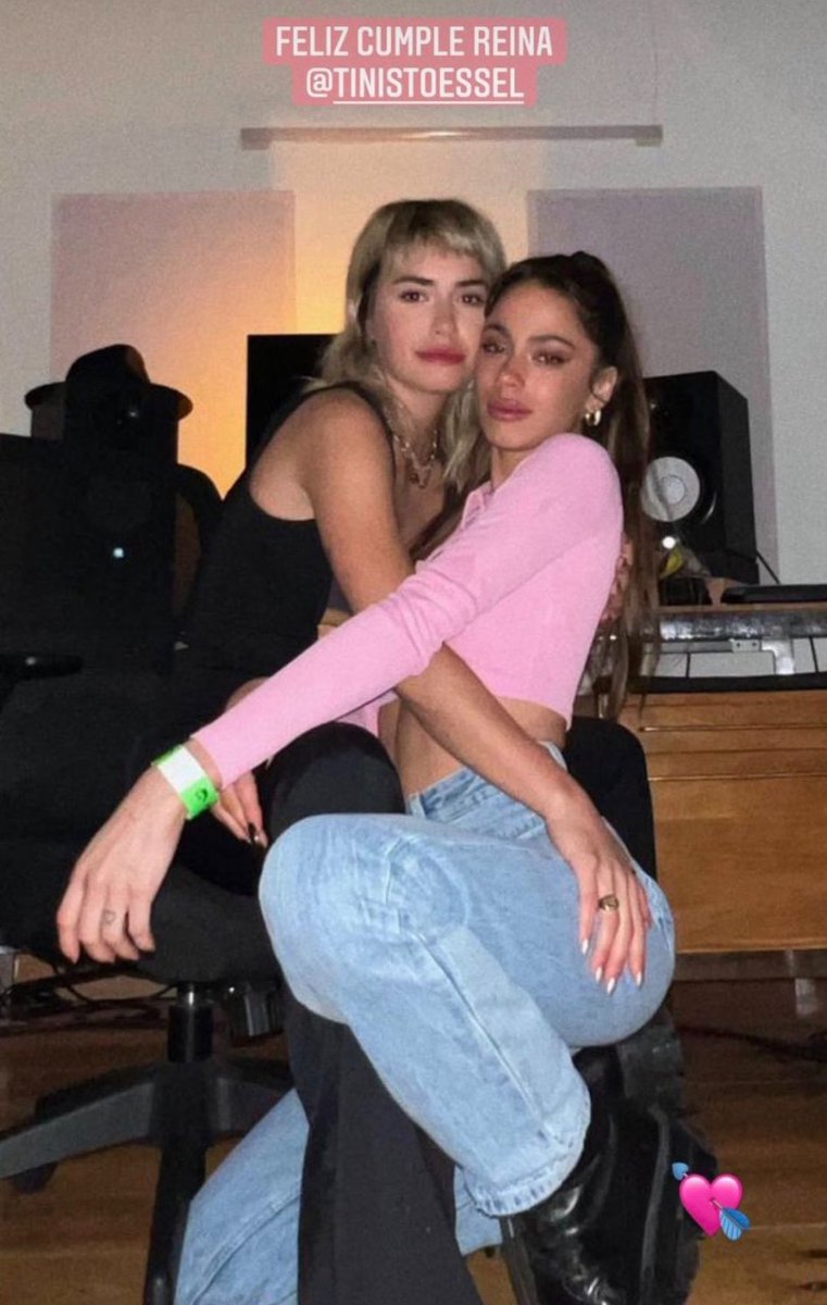 hategem's tweet image. me da mucha gracia esta foto porque parece posta esos edits que hacen de artistas que no tienen fotos juntos kjj