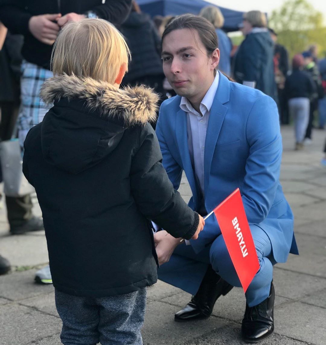 AlexeyGudalin's tweet photo. @KremlinRussia СПАСАЙТЕ РУССКОГО ЧЕЛОВЕКА ХОТЬ И ГРАЖДАНИНА ЛАТВИИ

Автора одного из главных русскоязычных ютуб-каналов «История оружия» по военной тематике арестовали в Риге. Европейские власти хотят обвинить его в госизмене из-за пророссийской направленности его роликов https://t.co/r4dIWPqckd