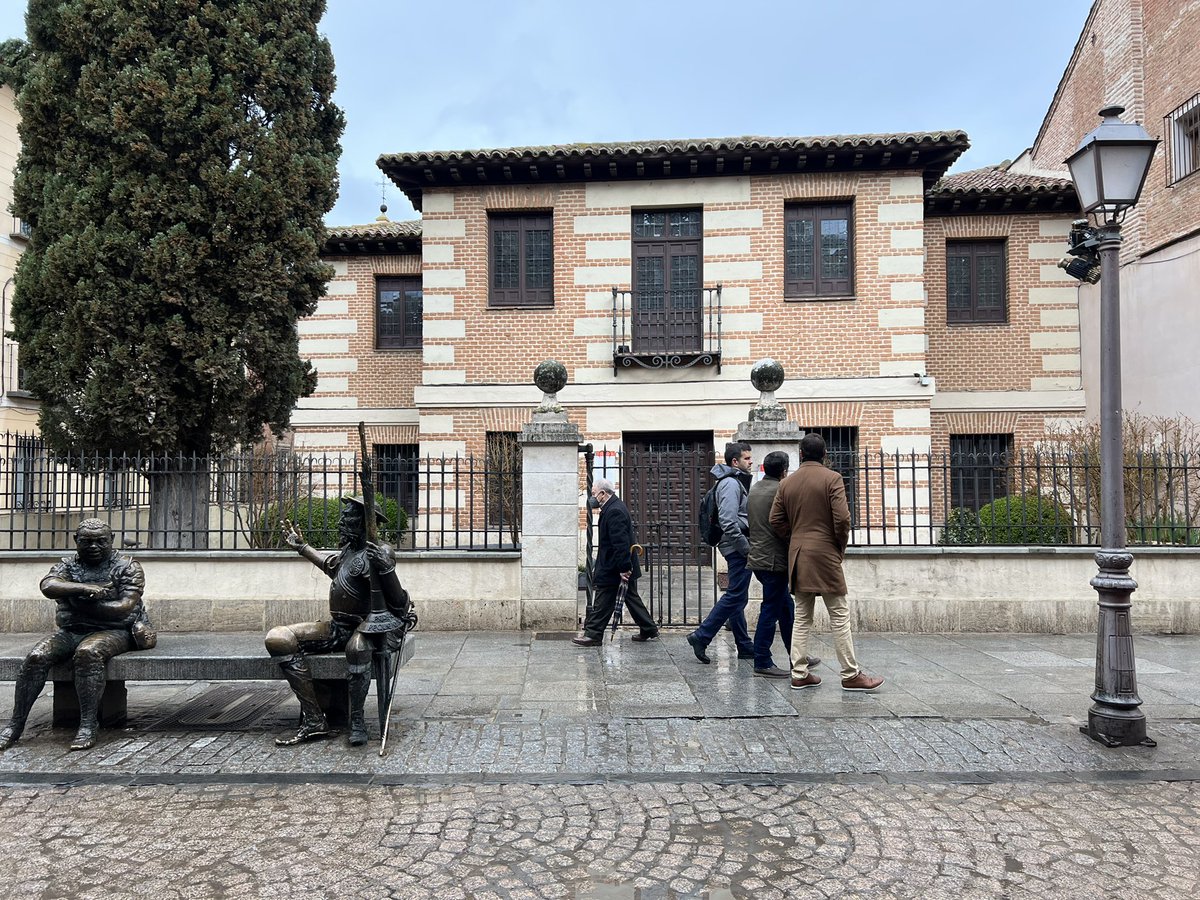 psoe_m's tweet photo. 🚶🏼♂️🌿 Hoy hemos visitado #AlcaládeHenares para conocer las nuevas zonas de #bajasemisiones y la ampliación de la #peatonalización del Casco Histórico
👍🏻Espacios que se van a transformar gracias a los #FondosEuropeos
🌹Objetivos claros: #sostenibilidad
#Avanzamos #Psoe #PsoeM https://t.co/H0cCi2jbhx