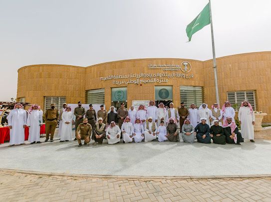 BFA20191's tweet photo. 1️⃣ 🌳
شاركت #رابطة_تشجير_بريدة مع 30 قطاع حكومي وتعليمي وامني وجمعيات وروابط بيئية وعدد من المهتمين فرع وزارة البيئة والمياه والزراعة بمنطقة القصيم يوم امس فعاليات #اسبوع_البيئة تحت شعار #بيئتنا_مسؤوليتنا  وذلك في منتزه #القصيم الوطني بشرق #بريدة https://t.co/Hck6yQqOXM