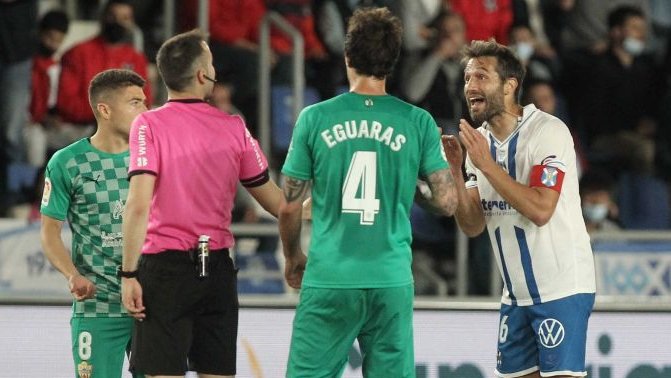 mdaswani's tweet photo. 🏴󠁧󠁢󠁳󠁣󠁴󠁿 AITOR SANZ en @Gol: En ese tipo de acciones, el 95% de las veces es falta y hasta tarjeta

➡️ Es una pena que un partido así no se decida por una acción individual, sino por una decisión arbitral: la falta es clarísima https://t.co/jci2Tohz7R