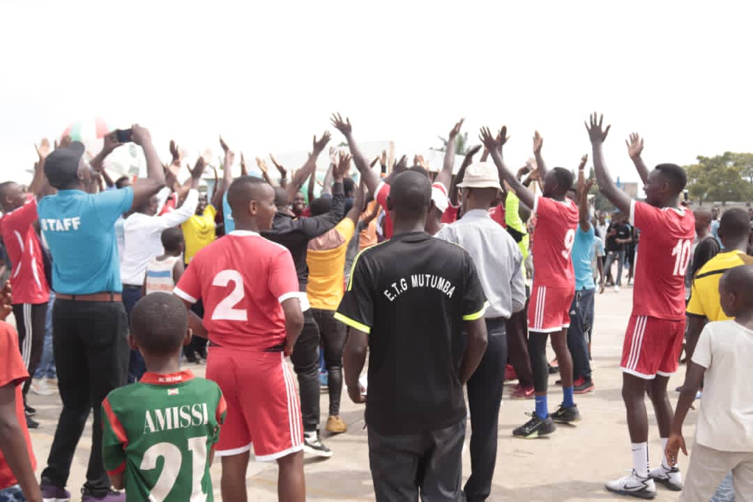 NationalComite's tweet photo. #Sisters et l'équipe #SOS remportent les coupes de la finale du championnat national de #Handball, édition 2021-2022. Une première compétition organisée sous la nouvelle équipe dirigeante conduite par Dauphin Nikobamye à la tête de la Fédération Burundaise du Handball (FEBUHAND). https://t.co/SqDmLBSjBv