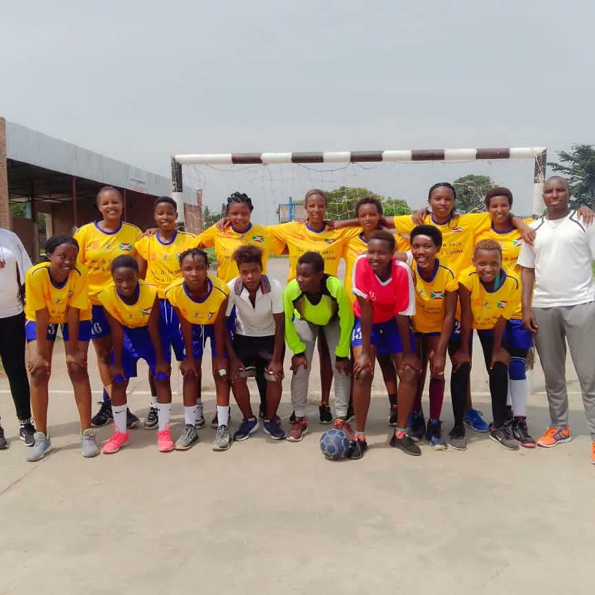 NationalComite's tweet photo. #Sisters et l'équipe #SOS remportent les coupes de la finale du championnat national de #Handball, édition 2021-2022. Une première compétition organisée sous la nouvelle équipe dirigeante conduite par Dauphin Nikobamye à la tête de la Fédération Burundaise du Handball (FEBUHAND). https://t.co/SqDmLBSjBv
