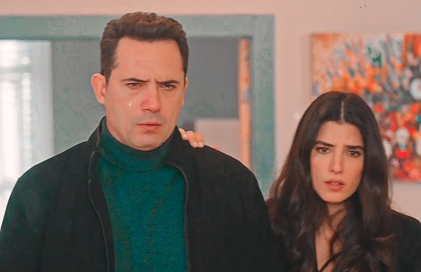 linaa04_'s tweet photo. #عروس_بيروت لما إمو فكرتو أبوها اداء ظافر للمشهد😭😭😭😭
#ظافر_العابدين 
#كارمن_بصيبص https://t.co/zscr9vd7gy