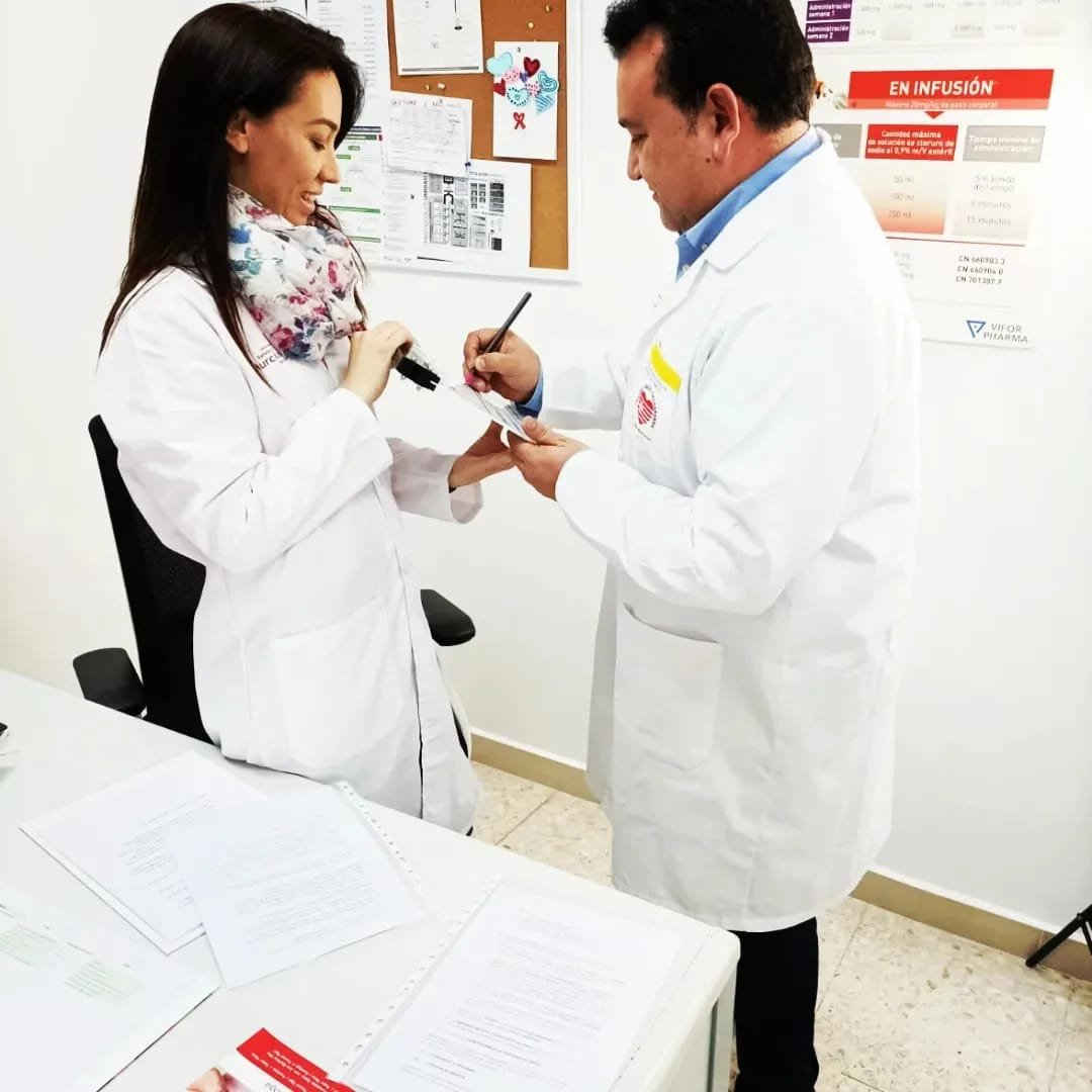 CCalasparra's tweet photo. @franpastorperez @SergioManzFern La capacitación de todos los agentes implicados en el cuidado de la insuficiencia cardiaca; médicos, enfermeros, atención primaria, segundo nivel  y la mejora del trabajo conjunto aporta a la LONGITUDINALIDAD (seguimiento a lo largo del tiempo) propia de la Atención Primaria).. https://t.co/5Syb3XAEP1