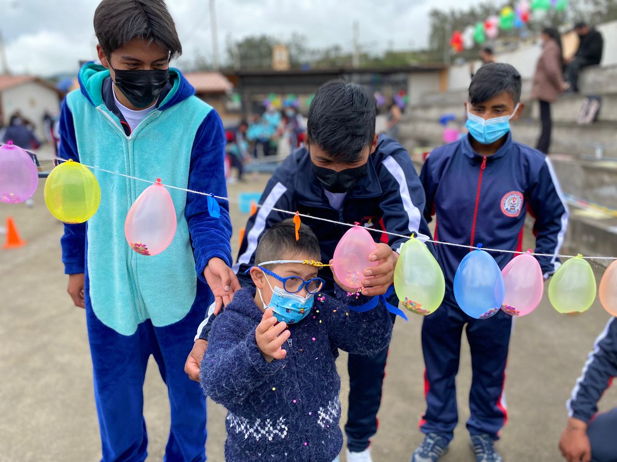 EducacionZ3_Ec's tweet photo. [PÍLLARO] Con varias actividades lúdicas y recreativas, estudiantes, docentes, padres de familia y autoridades conmemoraron el #DíaMundialDelSíndromeDeDown.  

¡#TodosPorLaEducación, equidad e igualdad! https://t.co/v9HD4hBuuJ