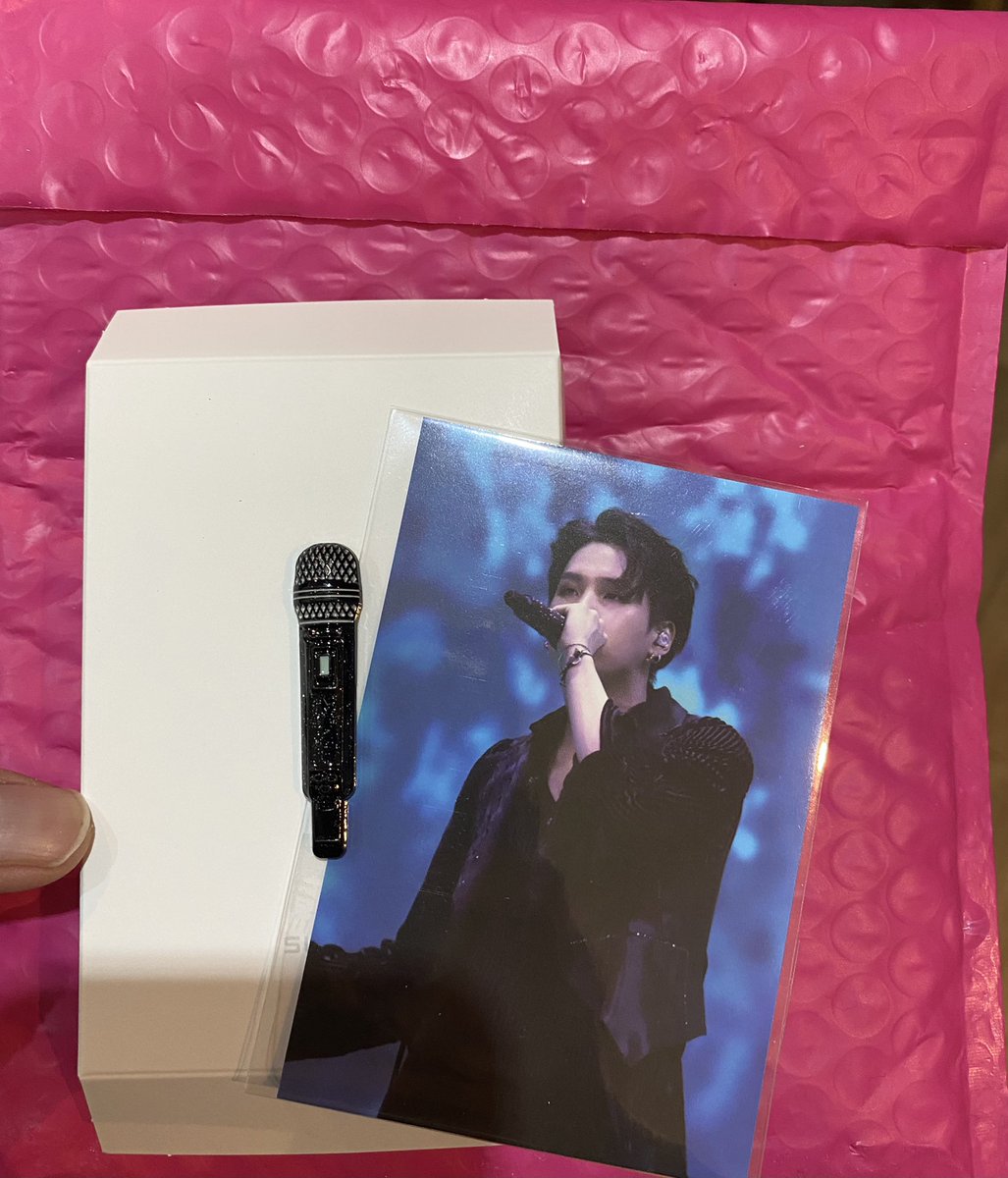 foxbearandme's tweet photo. #btsmail Yay!!! Thanks @cokodive excellent service as always. I get the same feeling that Namjoom get with the Pokemon stickers/cards ๐คฃ๐คฃ #BTS #ARMY #Yoongi https://t.co/soHMzfJfA9