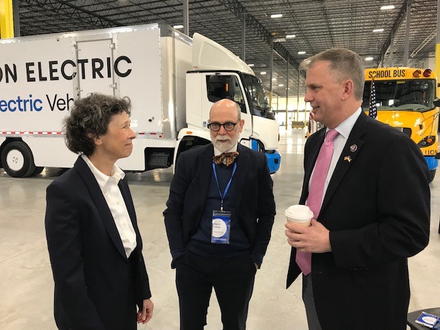 CGCanChicago's tweet photo. Le consul général par intérim @usherdbruce a visité l'installation et en a discuté avec @RepCasten, @RepBillFoster, @RepUnderwood, @EPA 5 Admin Debra Shore et la directrice d'IL Commerce Sylvia Garcia. https://t.co/eJ1V3DMEHR