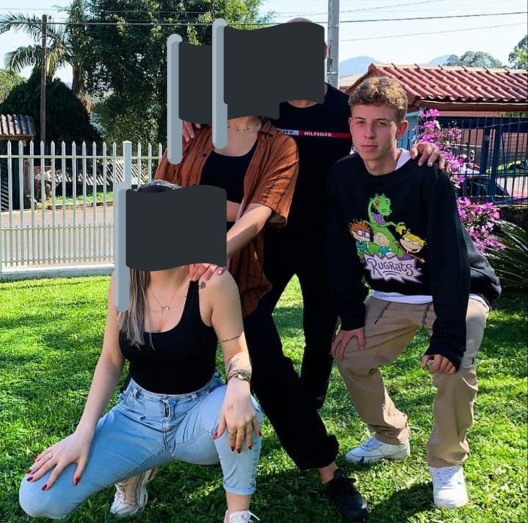 MidnightAngelLB's tweet photo. @vhaubert_ @XracingB "VEM NA MINHA CASA E TENTA FAZER ALGO P MIM, Q EU ACABO CM A SUA VIDA SEU FUDIDO!" 

Você é um merda, um peso econômico para sua família! Olha sua cara de fracassado! https://t.co/ac7hRE7CQm