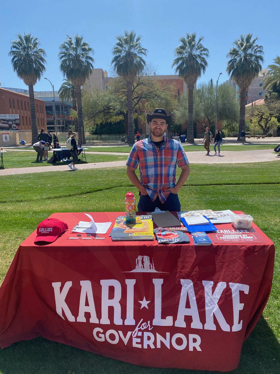 StudentsForKari's tweet photo. Our outreach team was out tabling today at @uarizona ! #studentsforkari #azgop #azgov #BearDownArizona https://t.co/RMhTu28om7