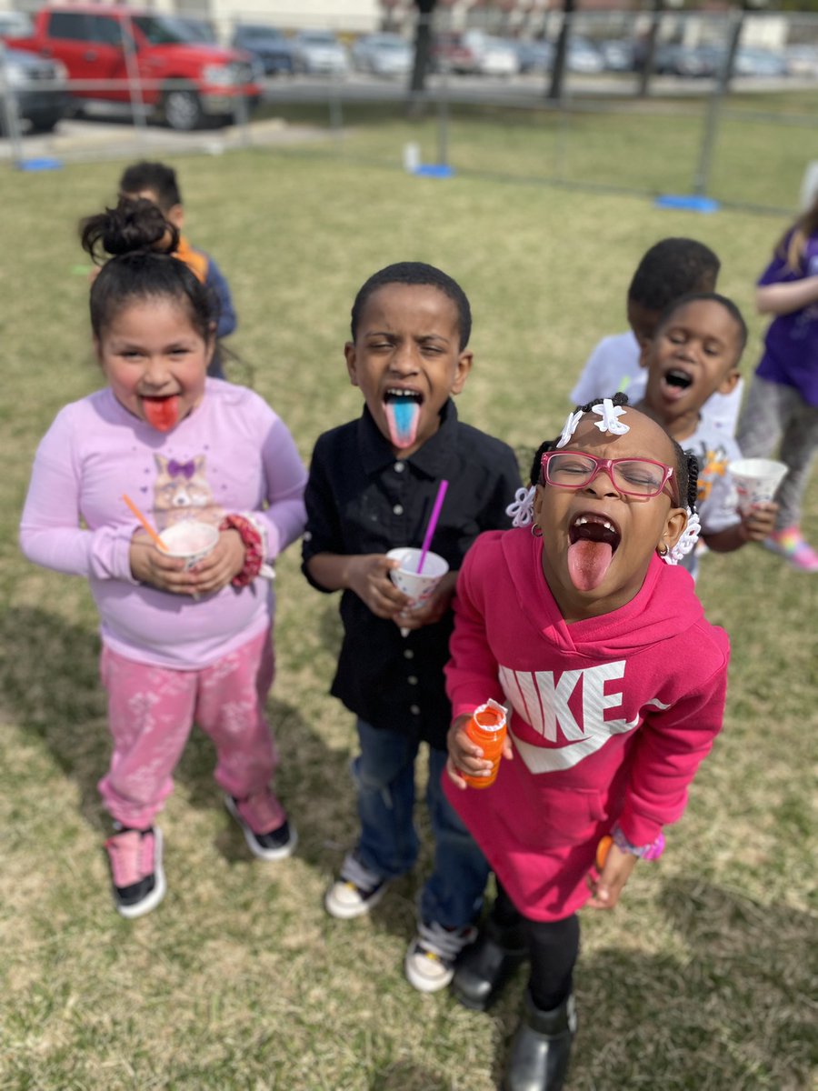 MrsMorgan_18's tweet photo. Snow cones to celebrate our NWEA growth! 🍧 https://t.co/Kx87LRG4xa